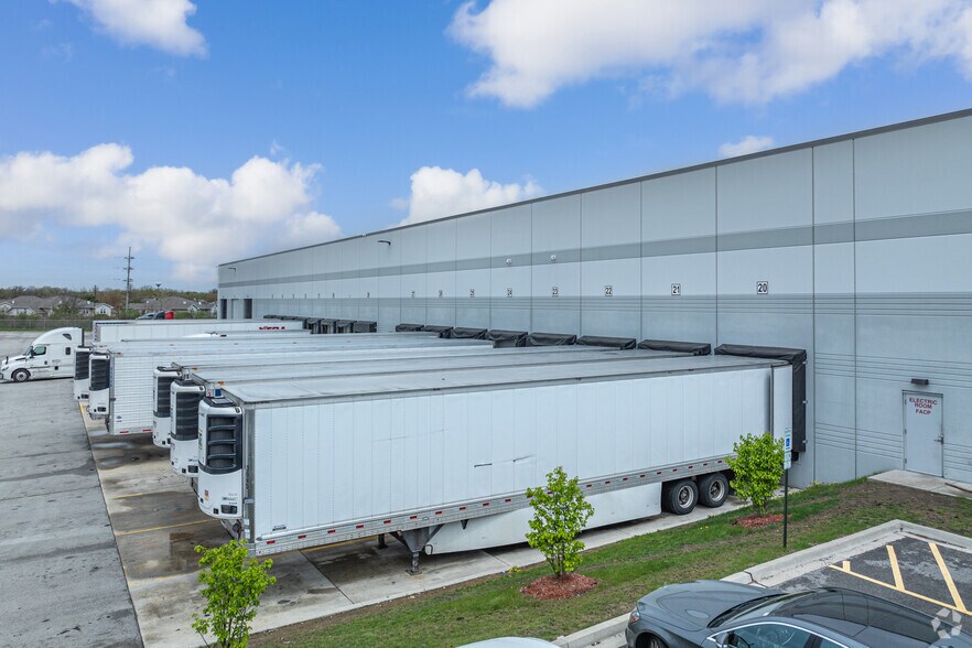 More Photos Of 3600 W 127th St, Alsip Truck Terminal For Sale