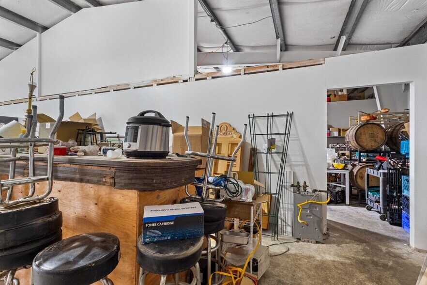 More Photos Of 138 Hodgden N st, Tenino Flex For Lease