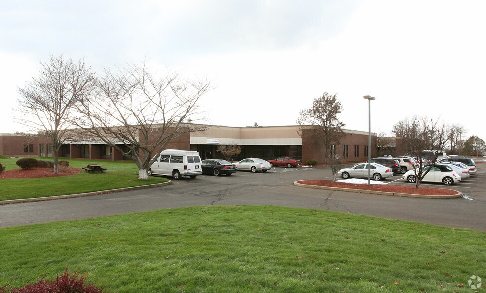 More Photos Of 10 Fairfield Blvd, Wallingford Office For Sale