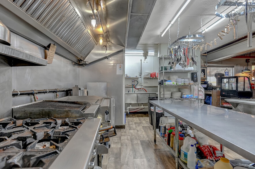 More Photos Of 117 S Franklin St, Colbert Restaurant For Sale