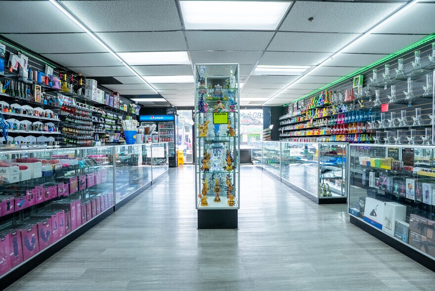 More Photos Of 6172-6196 University Ave, San Diego Storefront For Sale