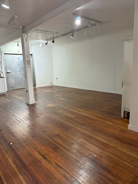 More Photos Of 911 Valencia St, San Francisco Apartments For Lease