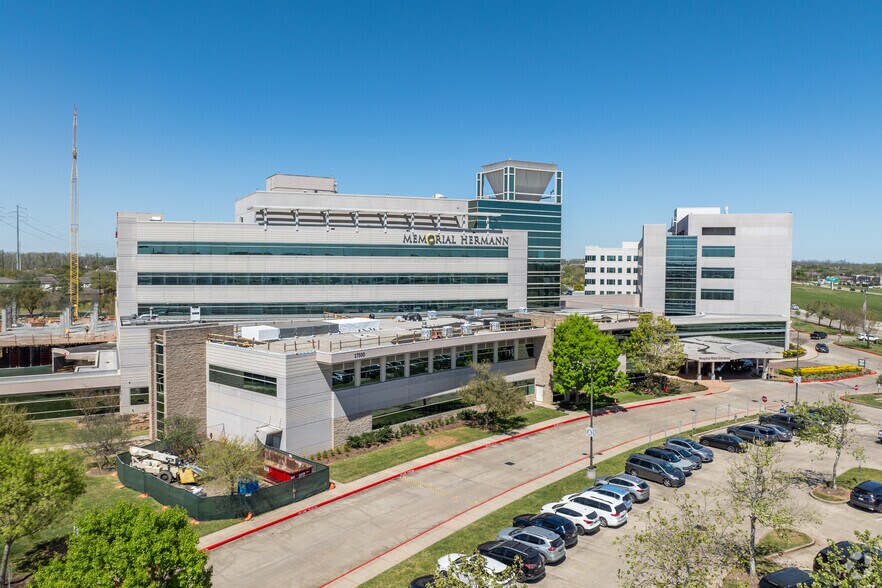 More Photos Of 17402 W Grand Pky S, Sugar Land Medical For Lease