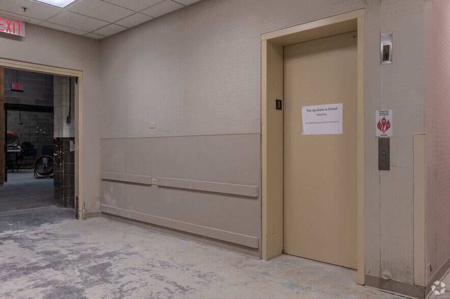 More Photos Of 100 Mall Dr, Steubenville Department Store For Lease