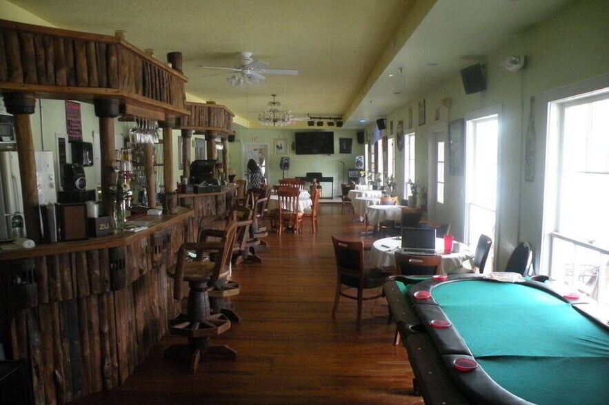 More Photos Of 300 S Volusia Ave, Orange City Hotel For Lease