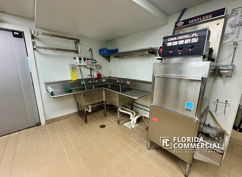 More Photos Of 796 NE Dixie Hwy, Jensen Beach Restaurant For Sale