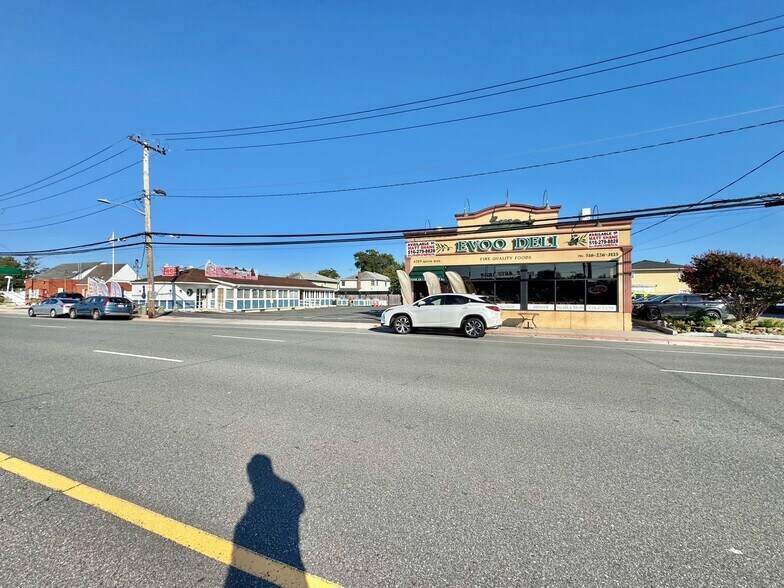 Primary Photo Of 4259 Austin Blvd, Island Park Restaurant For Sale