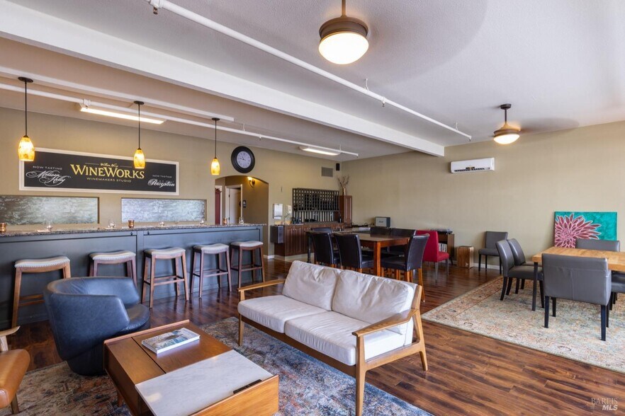 More Photos Of 870 Gravenstein Hwy, Sebastopol Freestanding For Sale