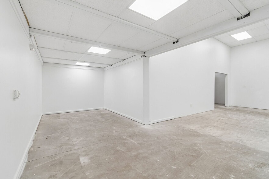 More Photos Of 1956 Kingsley Ave, Orange Park General Retail For Sale