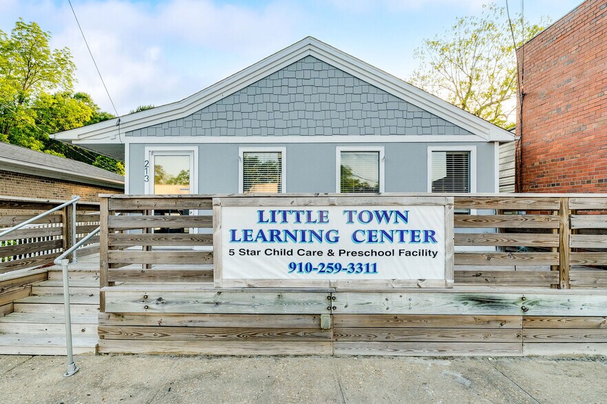 Primary Photo Of 213 S Wright St, Burgaw Daycare Center For Sale