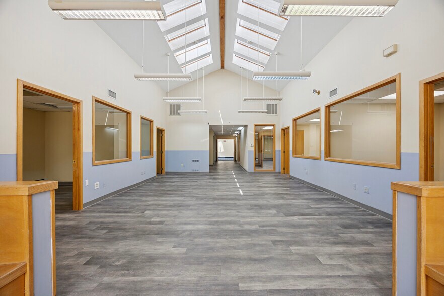 More Photos Of 511 W Chester Pike, Havertown Office For Sale
