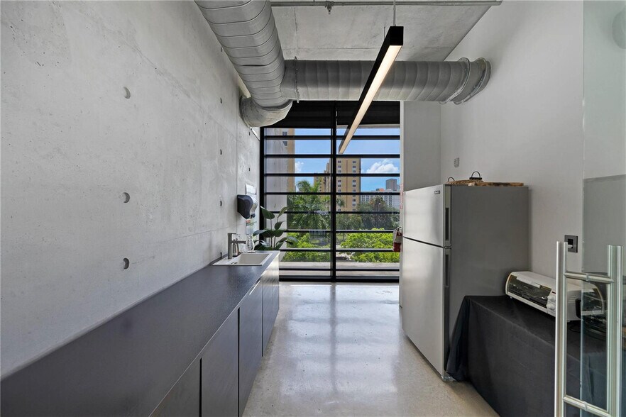 More Photos Of 528 NW 7th Ave, Miami Loft Creative Space For Sale