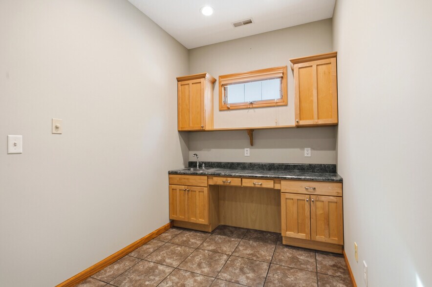 More Photos Of 1700 18th St, Charleston Office For Sale