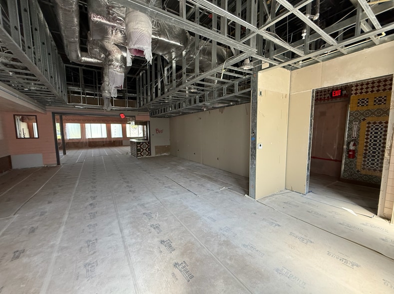 More Photos Of 8001 NW 36th St, Doral Restaurant For Lease