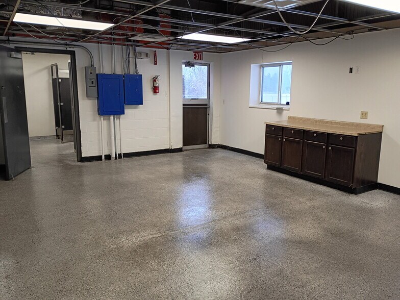 More Photos Of 11740 Dixie Hwy, Birch Run Truck Terminal For Lease