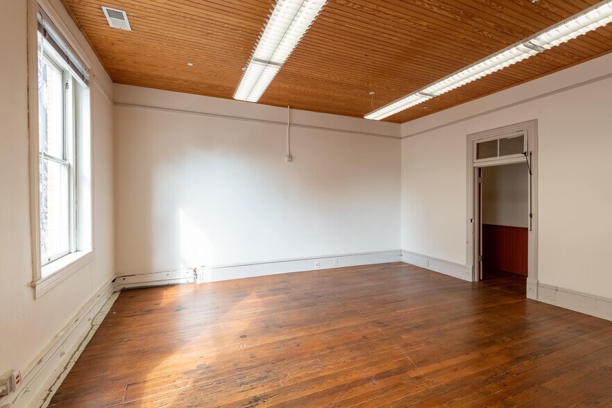 More Photos Of 131-135 S Wilmington St, Raleigh Storefront Retail Office For Lease