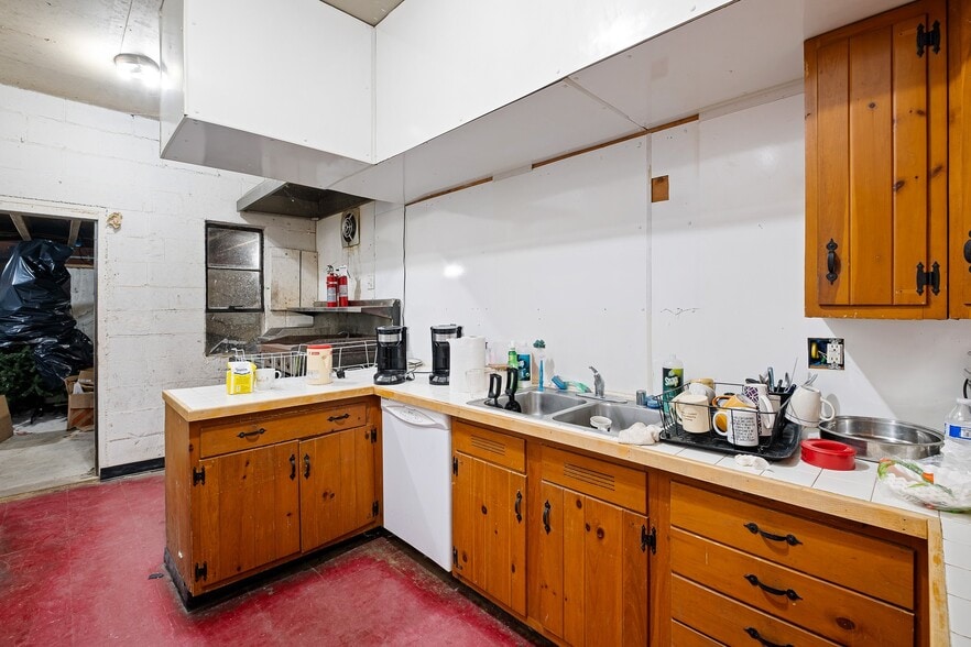 More Photos Of 2913 Creek Rd, Yorklyn Specialty For Sale