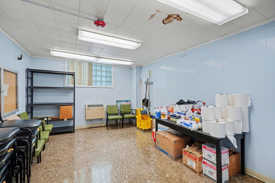More Photos Of 49 S 2nd St, New Vienna Manufacturing For Lease