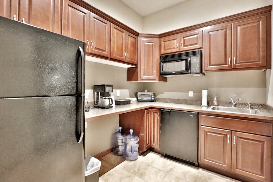 More Photos Of 2191-2195 Northdale Blvd NW, Coon Rapids Office For Sale