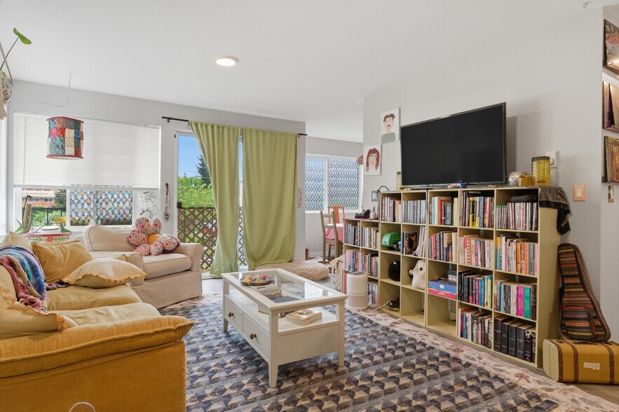 More Photos Of 5816 14th Ave NW, Seattle Apartments For Sale