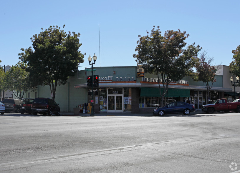 Primary Photo Of 601 J St, Los Banos Drugstore For Lease