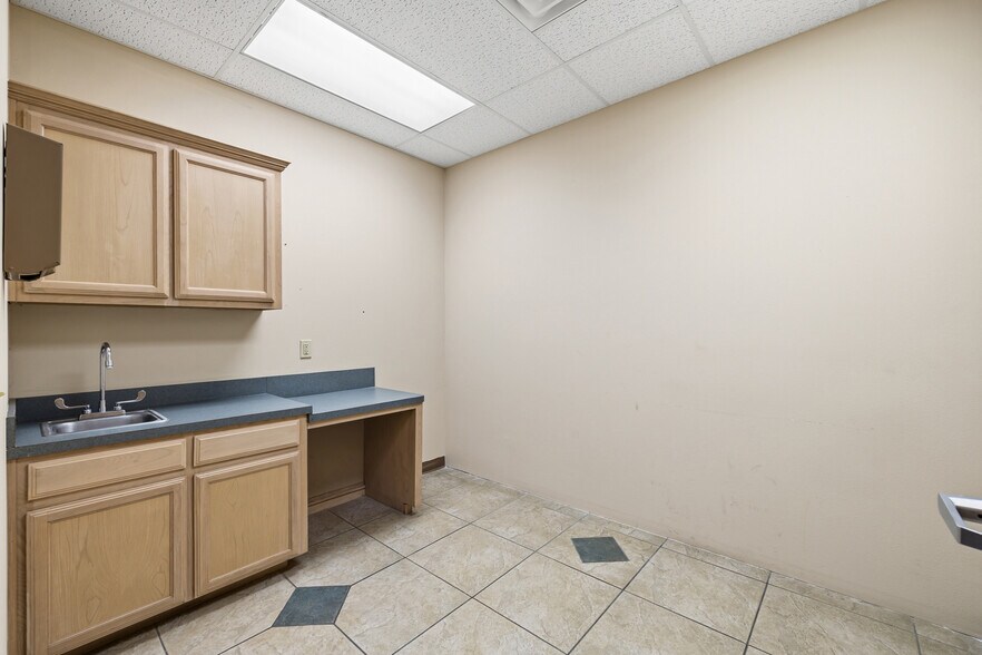 More Photos Of 1200 E Savannah Ave, McAllen Medical For Lease