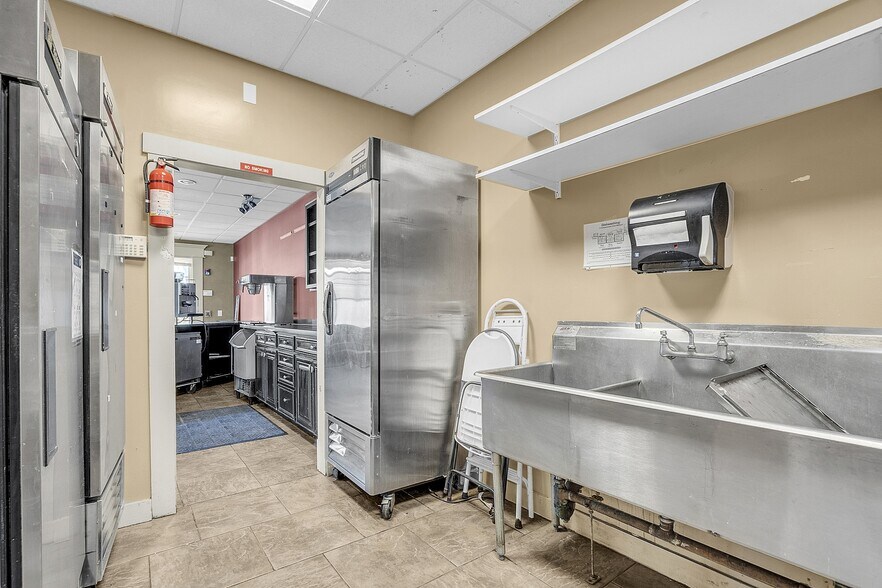More Photos Of 307 Grafton St, Shrewsbury Office For Lease