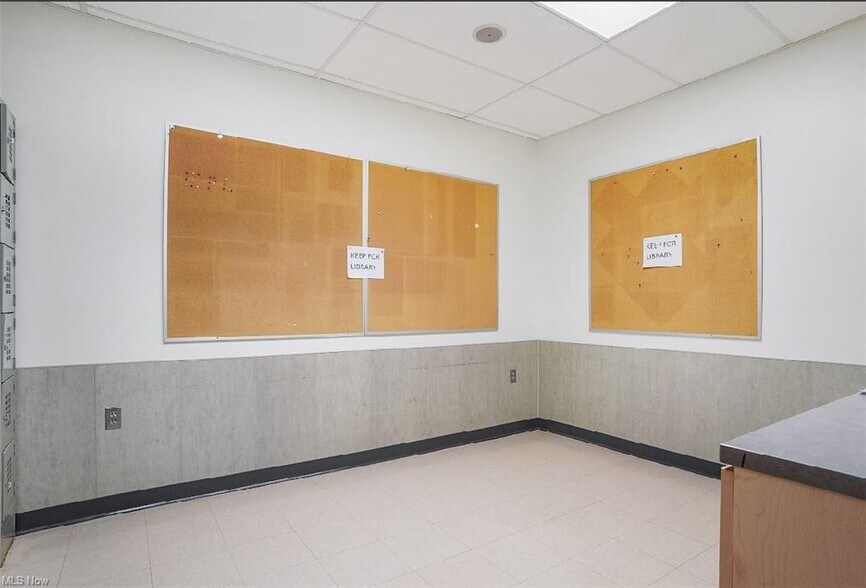 More Photos Of 475 E 185th St, Euclid Drugstore For Sale