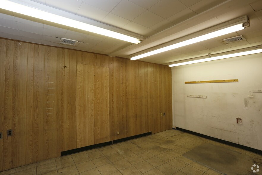 More Photos Of 545 N Arlington Ave, Bloomfield Manufacturing For Lease