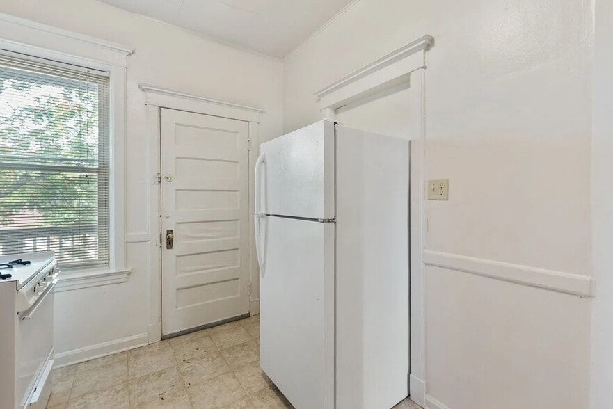 More Photos Of 805 N 22nd St, Milwaukee Apartments For Sale