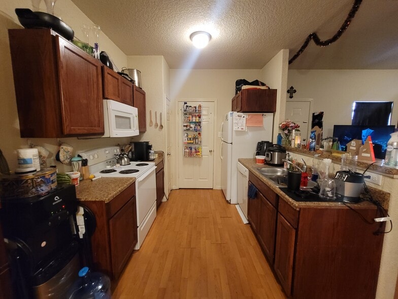 More Photos Of 10911 Baltic St, San Antonio Apartments For Sale