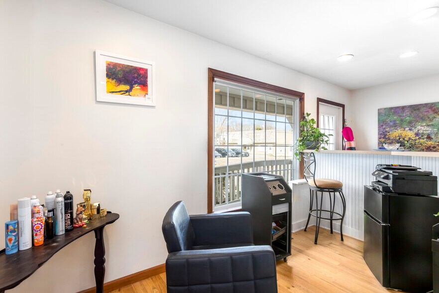 More Photos Of 25 West Neck Rd, Shelter Island Freestanding For Sale