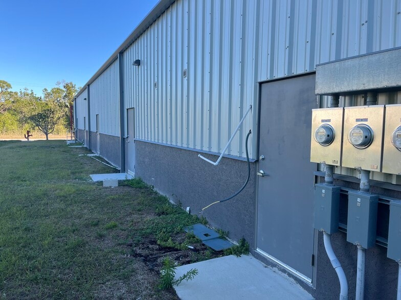 More Photos Of 10161 Mallory Pky, Saint James City Industrial For Lease