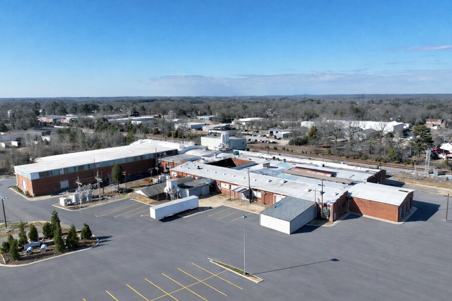 More Photos Of 110 Thermoid Way, Salisbury Manufacturing For Sale