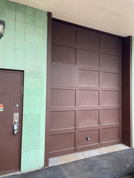 More Photos Of 110 S River Rd, Des Plaines Warehouse For Lease