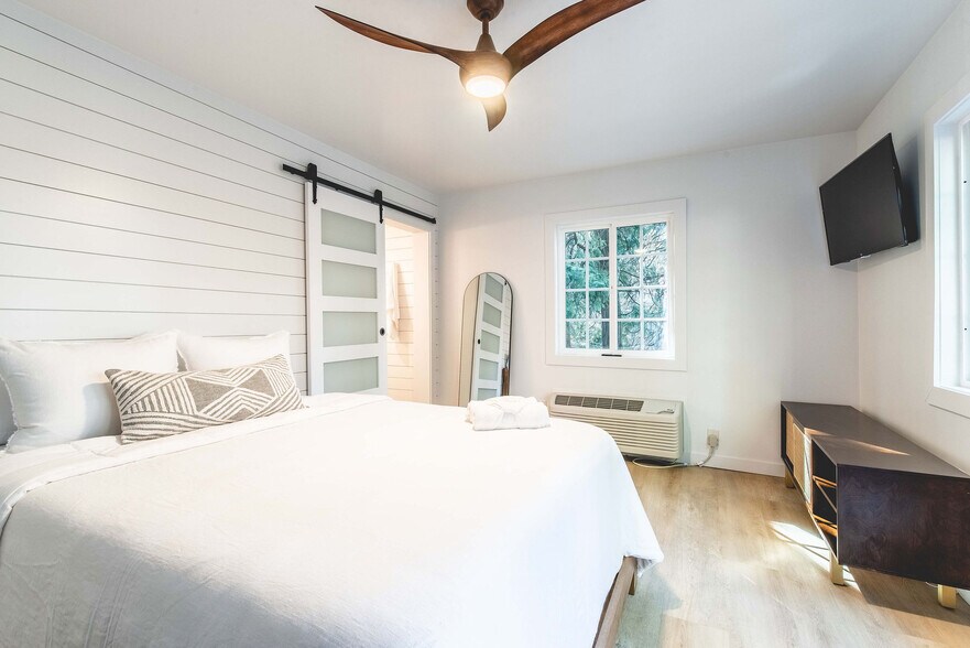 More Photos Of 306 Loch Leven Rd, Lake Arrowhead Hotel For Sale