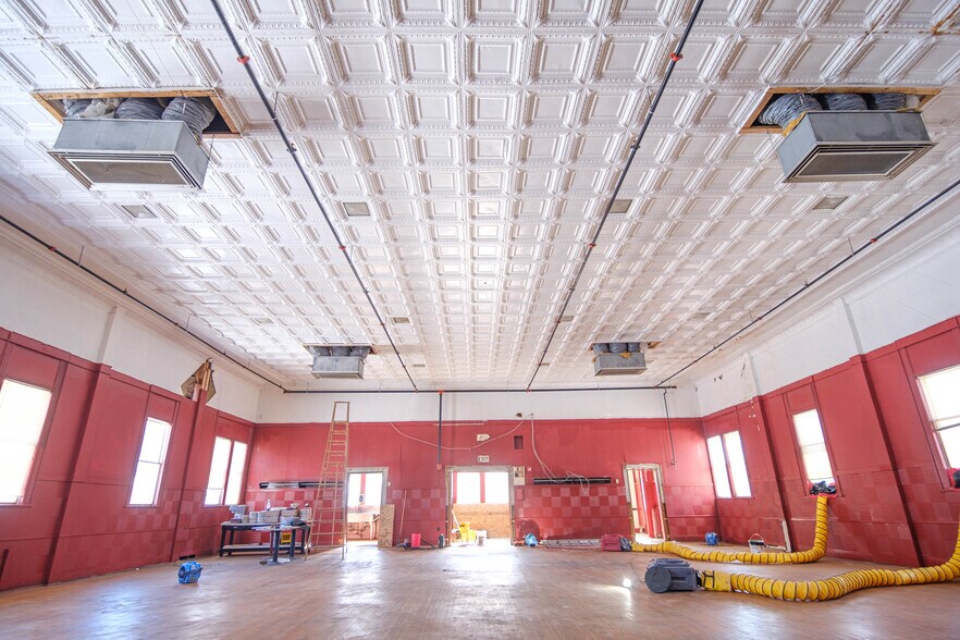 More Photos Of 8-10 E Hoosac St, Adams Restaurant For Lease