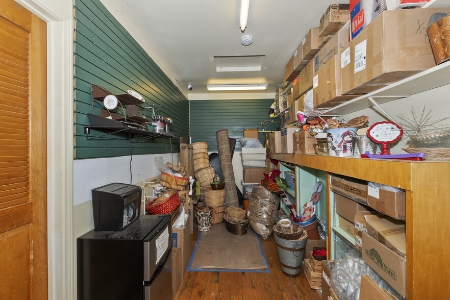 More Photos Of 40728 Village Dr, Big Bear Lake Storefront For Sale