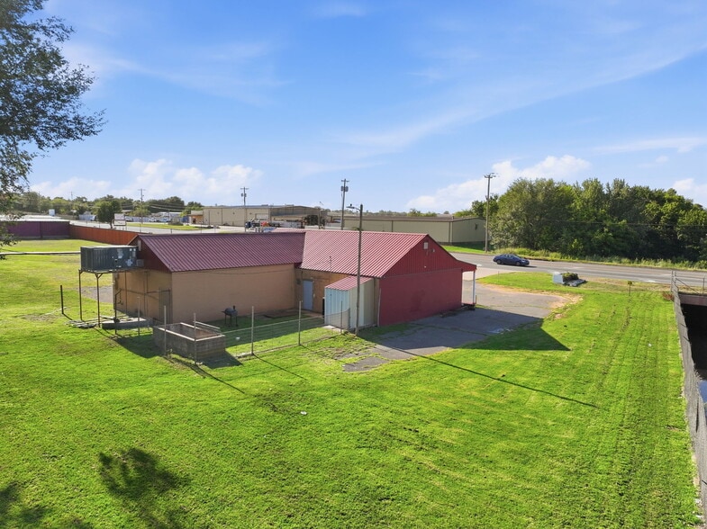 More Photos Of 1900 SE 59th Dr, Oklahoma City Bar For Sale
