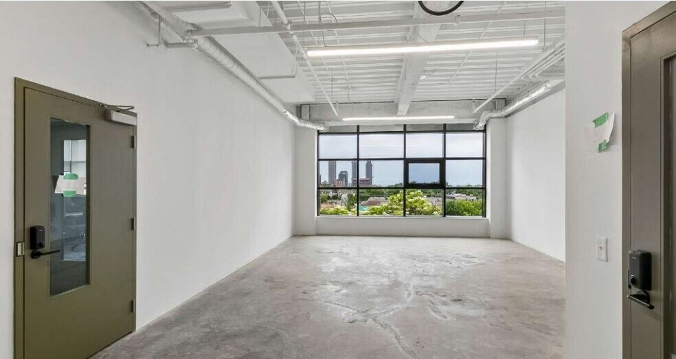 More Photos Of 288-300 Geary Ave, Toronto Manufacturing For Sale
