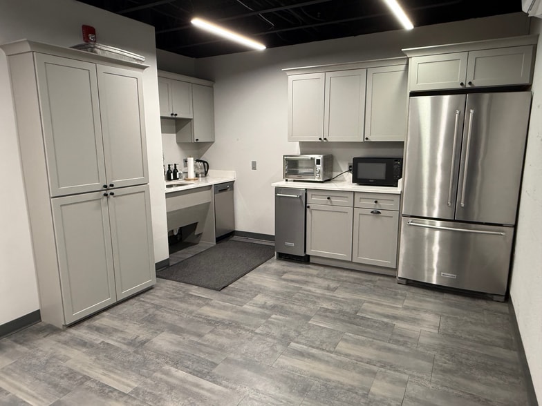 More Photos Of 6055 Airline Rd, Arlington Warehouse For Sale