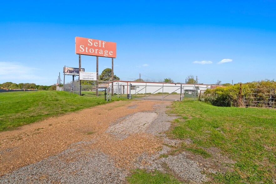More Photos Of 8775 Highway 290 E, Chappell Hill Self Storage For Sale
