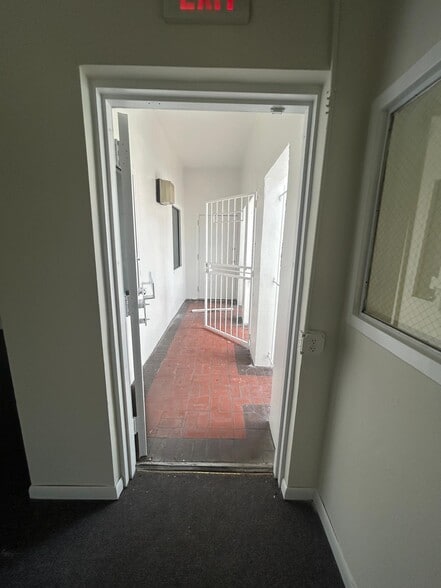 More Photos Of 7350 NW 7th St, Miami Flex For Lease