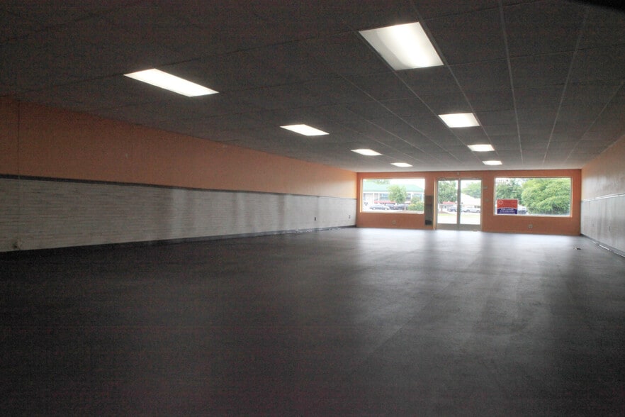 More Photos Of 509 Memorial Blvd, Murfreesboro Freestanding For Lease