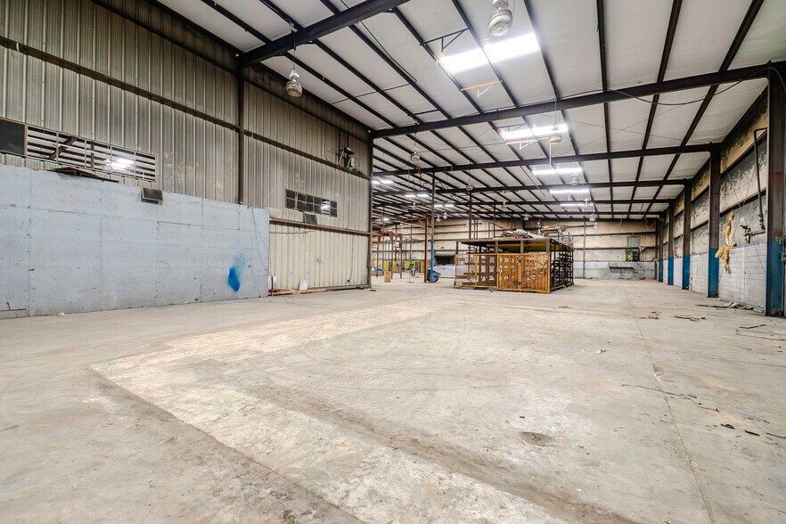 More Photos Of 105-205 Silo Ln, Lavonia Manufacturing For Lease