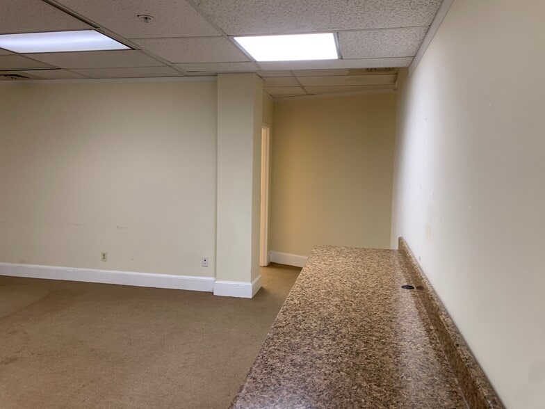 More Photos Of 602 S King St, Leesburg Office For Lease