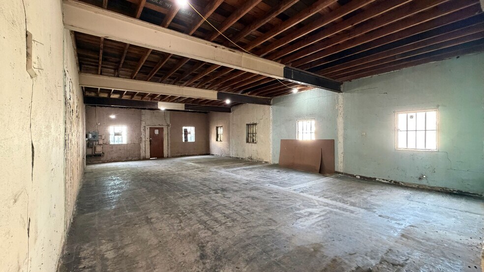 More Photos Of 718-720 W Douglas, Wichita Freestanding For Sale