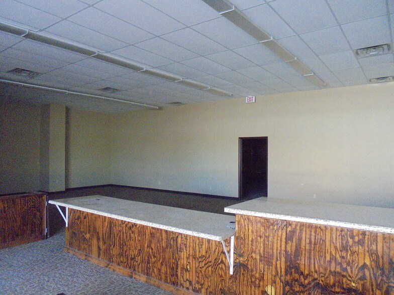 More Photos Of 7844 E Gateway Blvd, El Paso Unknown For Lease