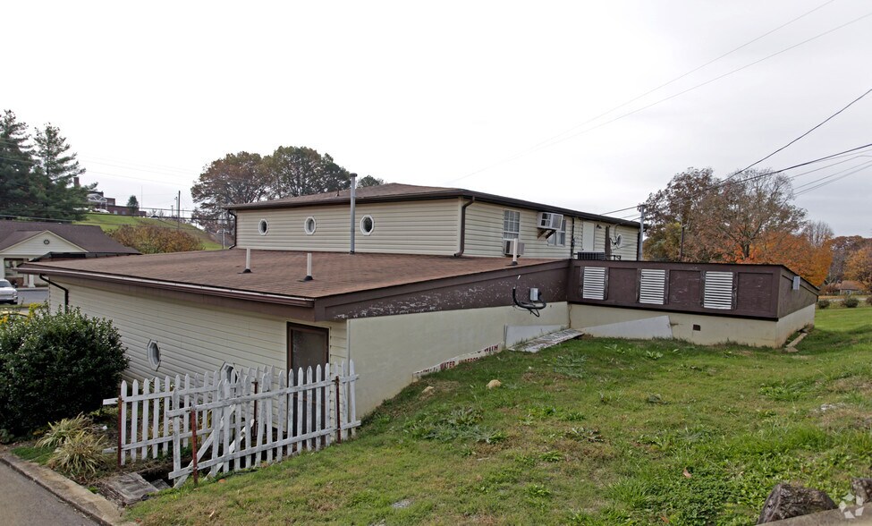 More Photos Of 414 E Meeting St, Dandridge Office For Lease