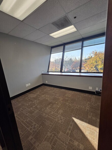 More Photos Of 1400 Executive Pky, Eugene Office For Lease